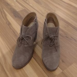 Brown ankle boots with heel